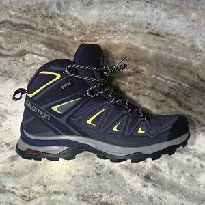 Salomon Women Hiking Boots X Ultra 3 size 7.5